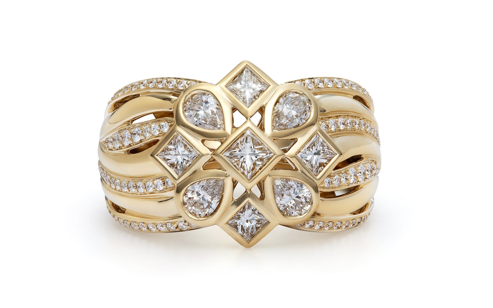 D Flawless Diamond Ring set in 18K Yellow Gold