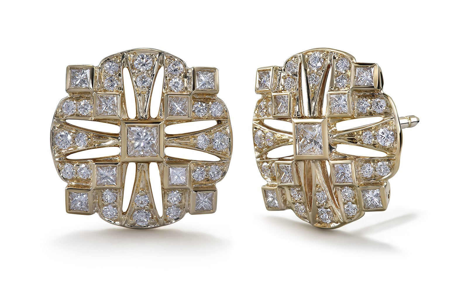 D Flawless Diamond Earrings set in 18K Yellow Gold